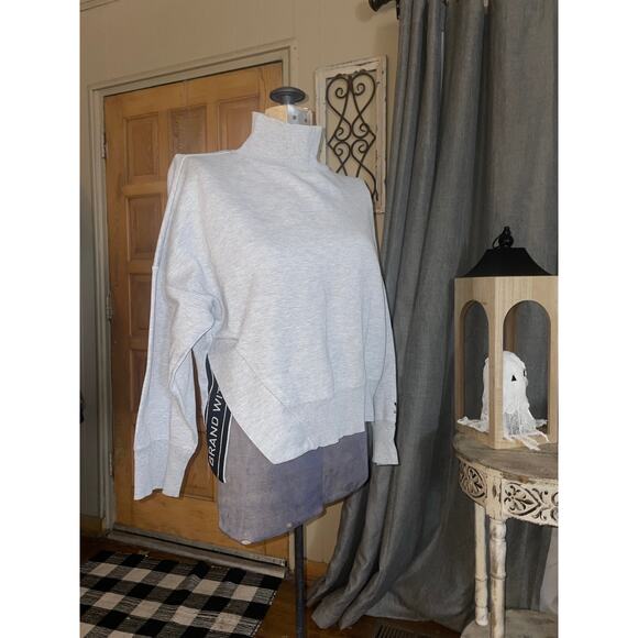 Adidas Gray Mock Neck Split Hem‎ Soft Sweatshirt Crop Size | M - Picture 1 of 7